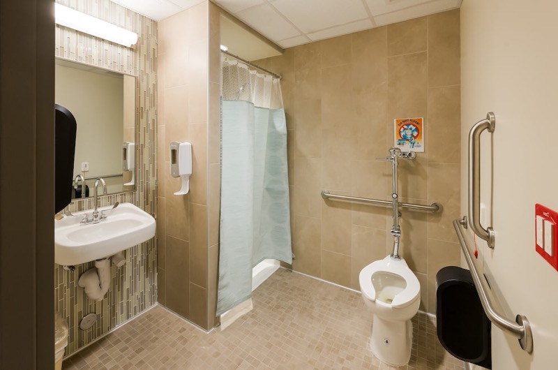the Palm Beaches - ResidentBathroom - ARU